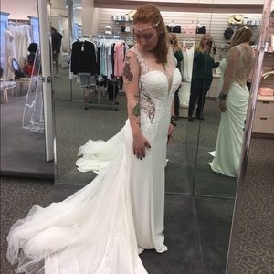 Never worn elegant wedding gown.